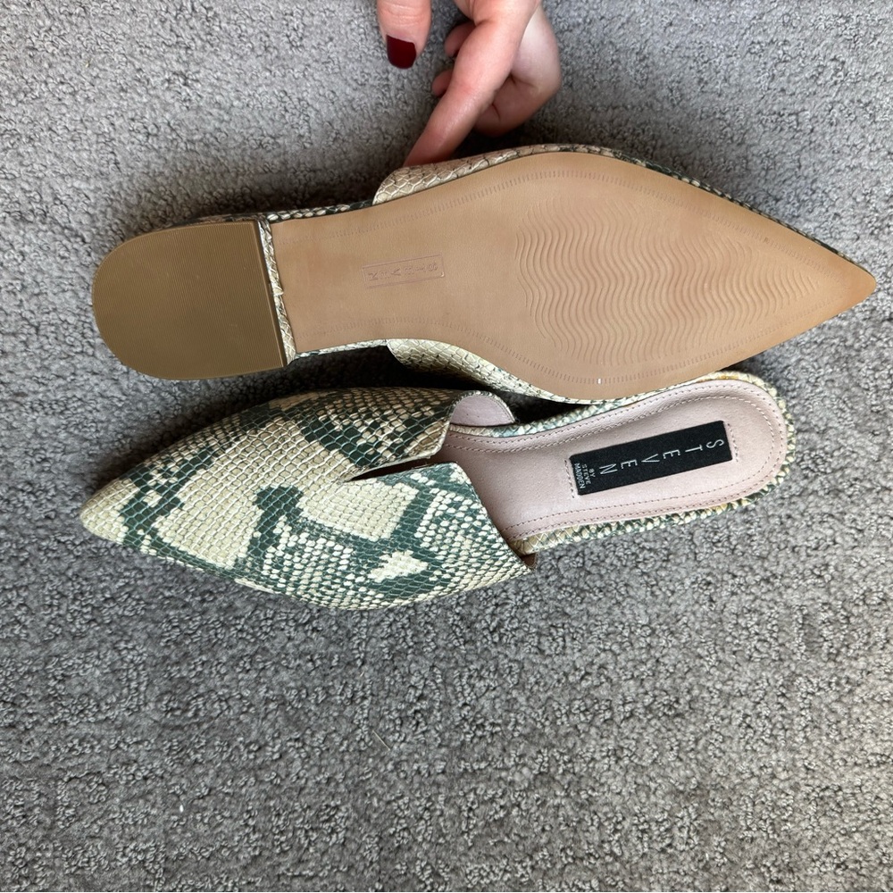NWOT Women's Snakeskin Mules NEVER WORN - Picture 5 of 6